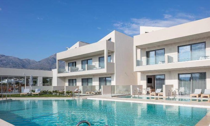 Paralia Kourna Hotel | 36 m² Hotel ∙ 127 guests