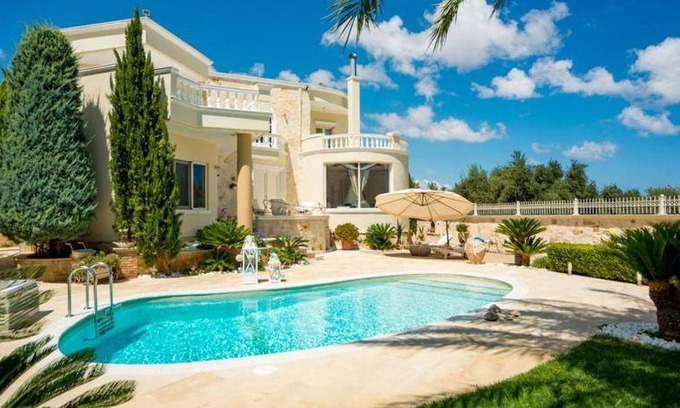 Skotino Resort | 380 m² Resort ∙ 5 bedrooms ∙ 127 guests
