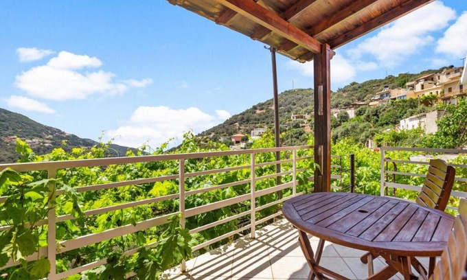 Livadia House | 43 m² House ∙ 1 bedroom ∙ 3 guests