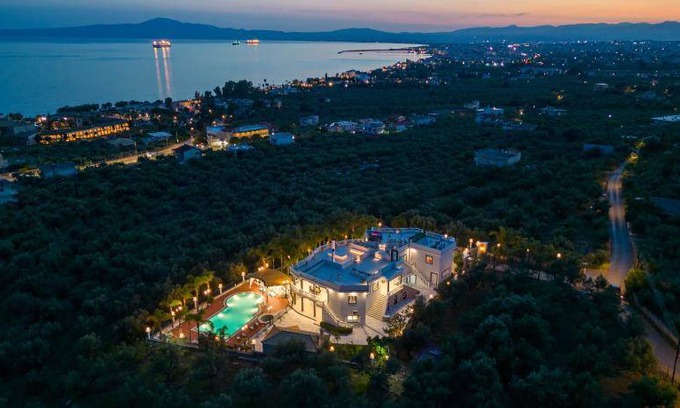 Diasella Resort | 500 m² Resort ∙ 6 bedrooms ∙ 15 guests
