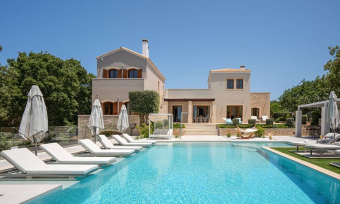 Atsipópoulon Villa | 600 m² Villa ∙ 7 bedrooms ∙ 16 guests