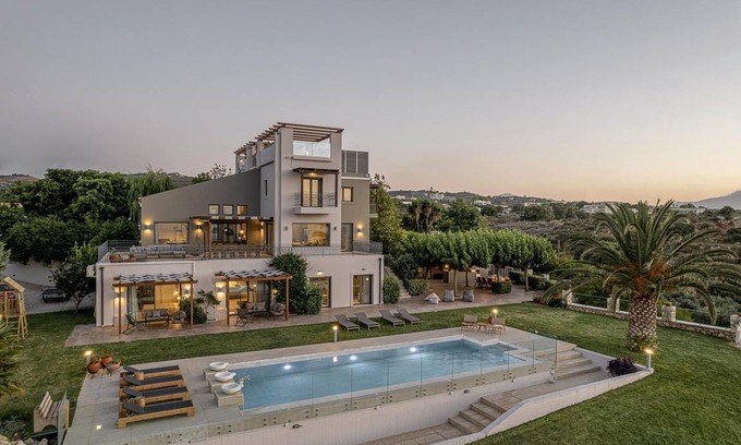 Tria Monastiria Villa | 600 m² Villa ∙ 9 bedrooms ∙ 22 guests