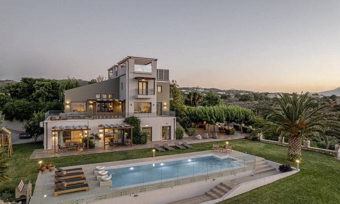 Tria Monastiria Villa | 600 m² Villa ∙ 9 bedrooms ∙ 22 guests