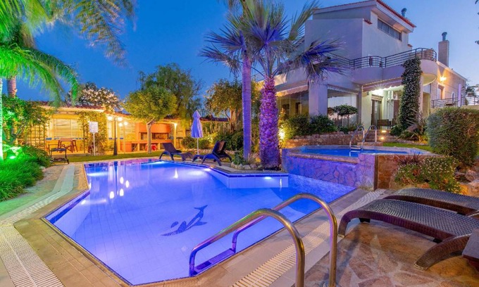 Petaloudes Apartment | 670 m² Apartment ∙ 5 bedrooms ∙ 10 guests