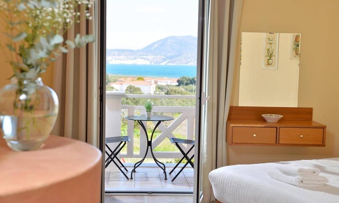 Agios Dimitrios Apartment | 70 m² Apartment ∙ 3 bedrooms ∙ 5 guests