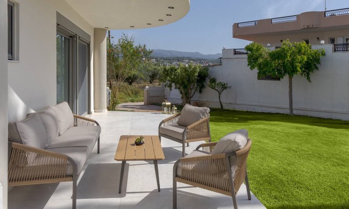 Perama House | 90 m² House ∙ 2 bedrooms ∙ 5 guests