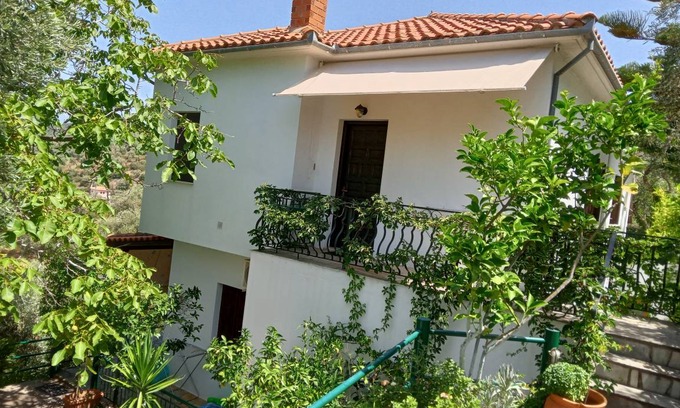 Kalamos Apartment | Apartment ∙ 8 guests