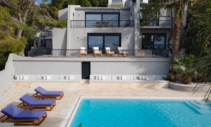 Saronida Villa | Athenian Black Villa