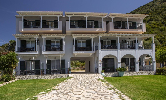 Mikros Gialos Apartment | Captain Nick