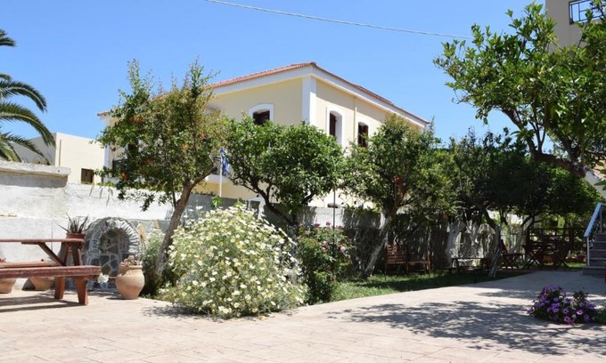 Kissamos Apartment | Central House with Quiet Garden