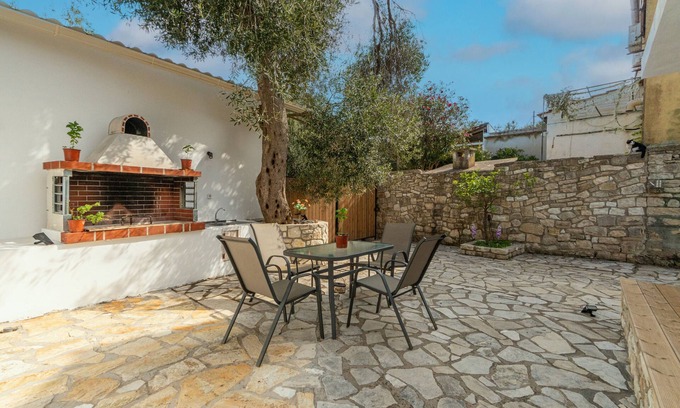 Gaios House | Country House 'Serenity' with Private Terrace, Wi-Fi, and Air Conditioning