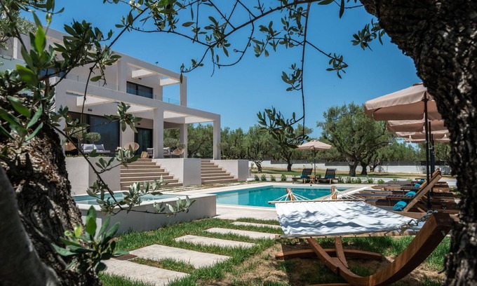 Pantokratoras Villa | Delight Luxury 5 bedroom Villa with private pool