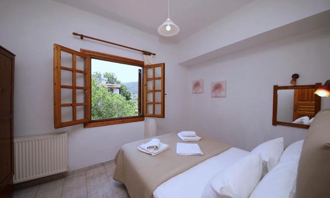 Stafylos Apartment | Elsa Stafilos