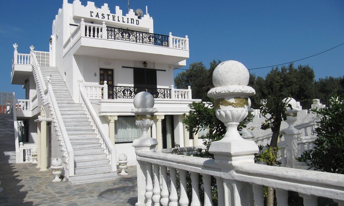 Faliraki Hotel | ENTIRE GUESTHOUSE - CASTELLINO (27 PEOPLE)