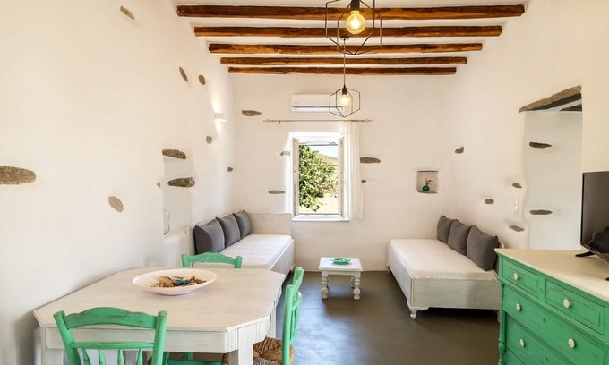 Krotiri House | Exochi 3 - Traditional sea view house (up to 4 persons)