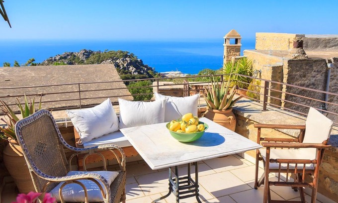 Anatoli House | Holiday house Anatoli for 2 - 8 persons with 3 bedrooms - Farmhouse
