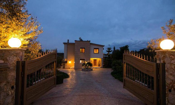 Salamis House | House ∙ 4 bedrooms ∙ 8 guests