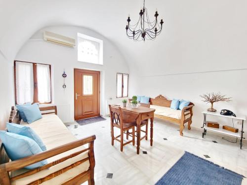 Episkopi Gonias House | Karpimo Vineyard Villa with Heated Pool