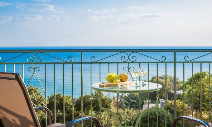 Mousata Apartment | Kefalonia Lourdata, studios with pool, sea view