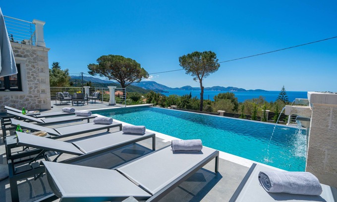 Tzamarelata Villa | Luxurious Villa Loel with amazing sea views
