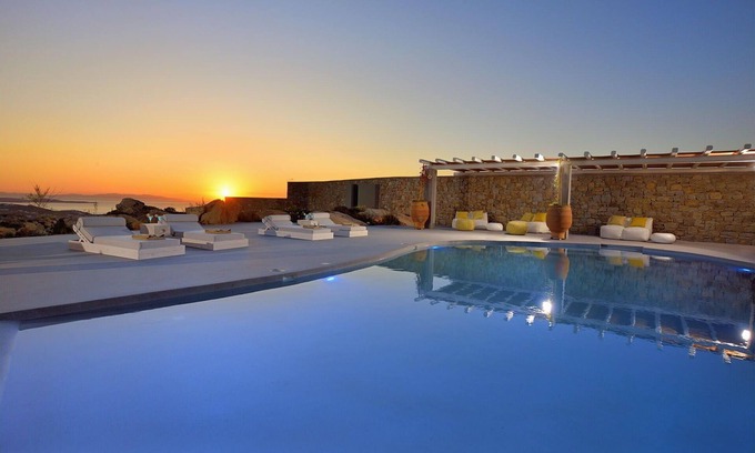 Plintri Villa | My Rental Homes - Villa Stardust with private pool with Jacuzzi and patio