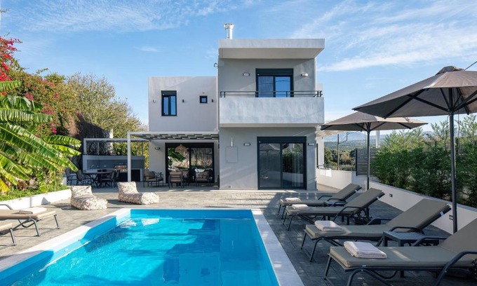 Prinos Villa | Newly Renovated Queen Bee Villa, with Private Pool & Ping-Pong table