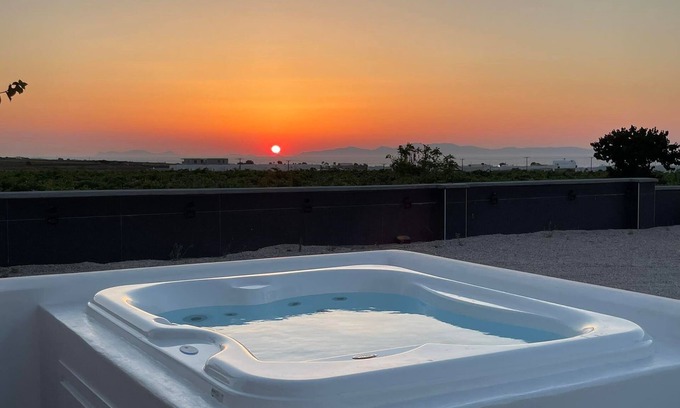 Oia Apartment | Nixteri Anemi Vine Villa