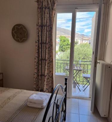 Galaxidi Apartment | Penny's Beach Cottage