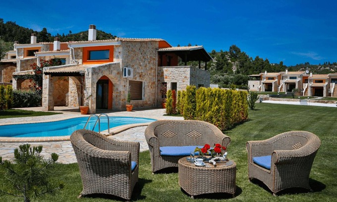 Nea Skioni Villa | R 650 Luxury Romantic Villa With Private Pool with Childrens Playground