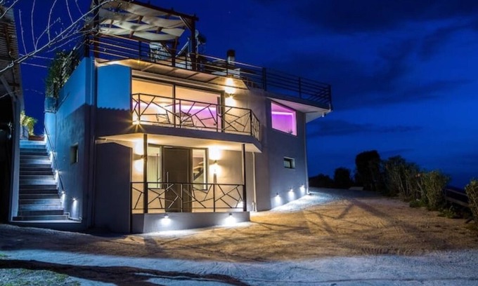 Korfalonas Apartment | Relax in Style at Ben’s Homes Panorama