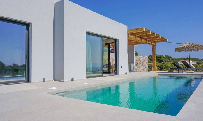 Leivathos Villa | Romantic Retreat for Couples, A/C, Private Pool, Panoramic Sea Views - 5mins to Spartia & Beach!