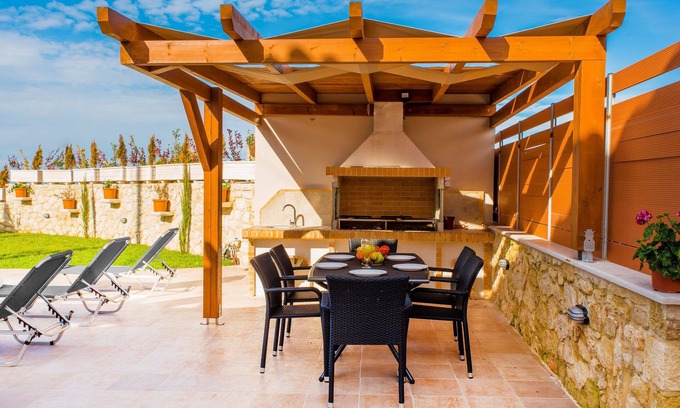 Skouloufia Villa | Rose Villa with Private Pool