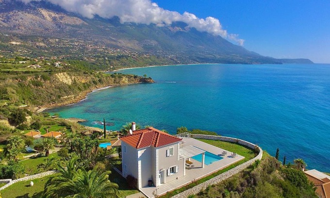 Karavados Villa | Seafront Villa Kefaloniaprivatevillas