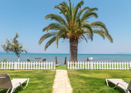 Molos House | Seafront Villa Melachrinou