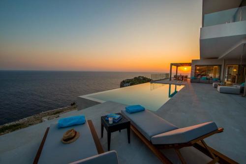 Mpogdanatika Villa | SeaWhisper Villa by PaxosRetreats