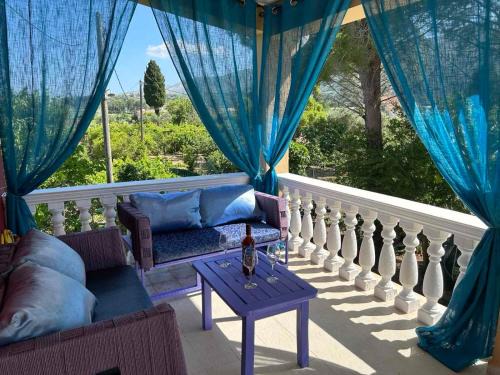 Pigadhakia House | Selini Suite 2nd floor Panoramic Vineyard Views