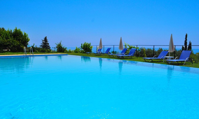 Parelia Apartment | Studio Apartments on Pelekas Beach with swimming pool