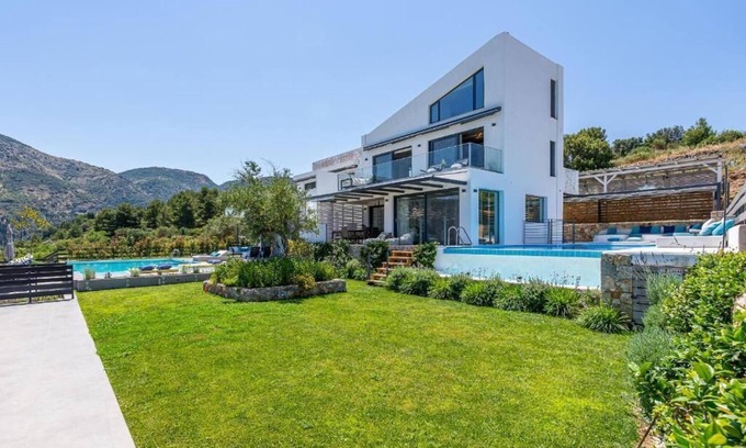 Kalamitsi Villa | Three-Bedroom Villan