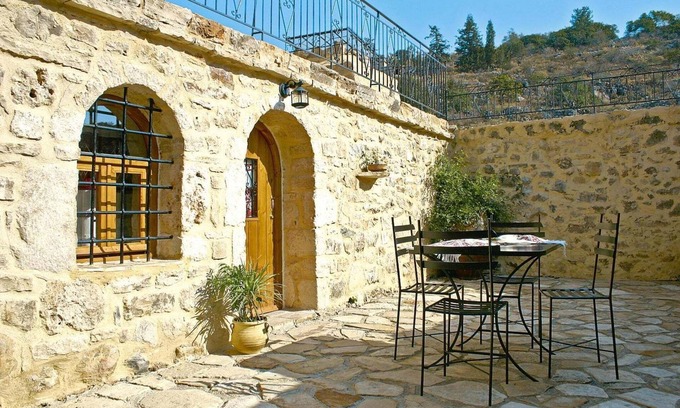 Apokoronas House | traditional holiday home in Vafes with a view of the countryside