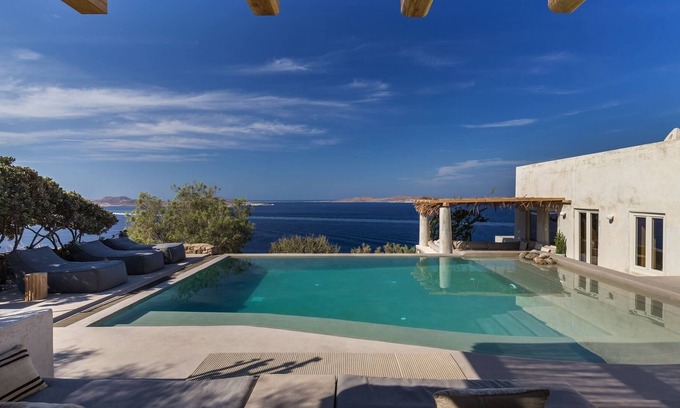 Agios Ioannis Villa | upscale villa mykonos