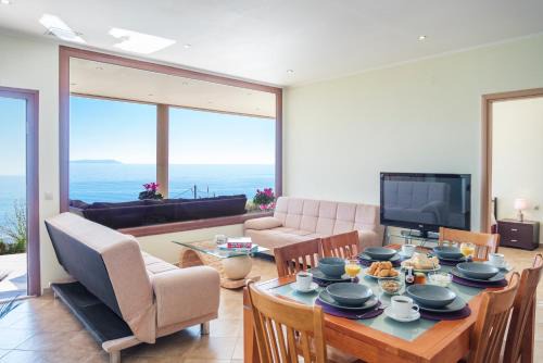 Gardenos Villa | Villa Belle Plaza