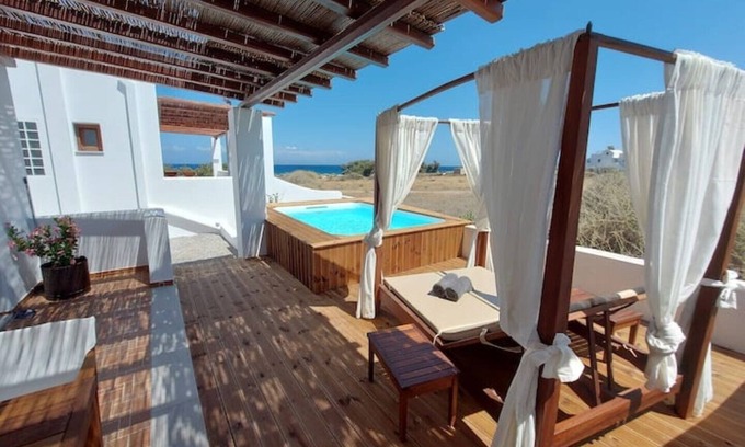 Kamari Villa | Villa Ersa @home by the sea