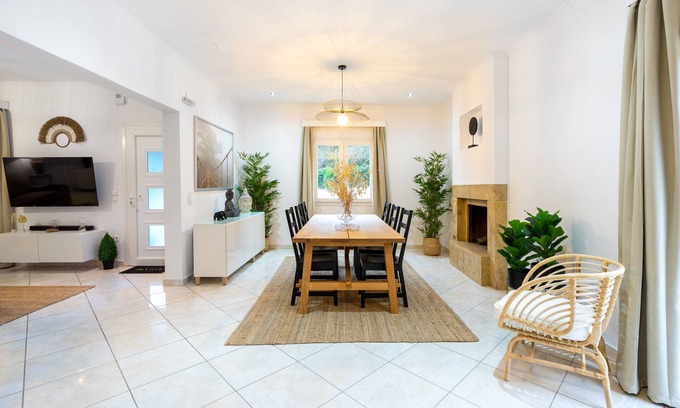 Spartylas Villa | Villa Grande Casa with Swimming Pool