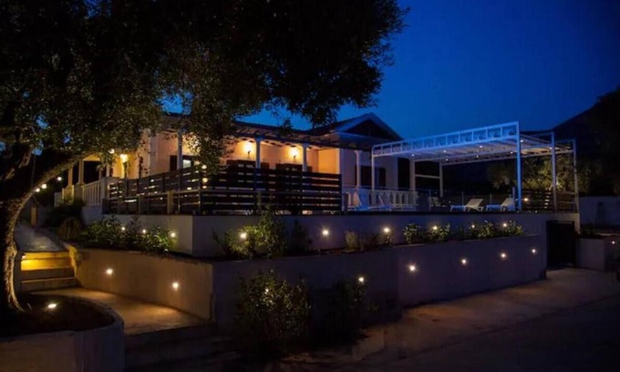 Karavados Villa | Villa 'Moustakias' with Mountain View, Wi-Fi and Air Conditioning