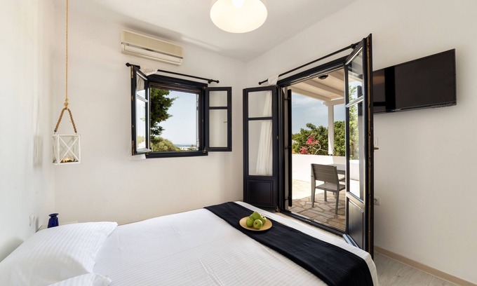 Aliki House | Villa Pela - Deluxe Apartment