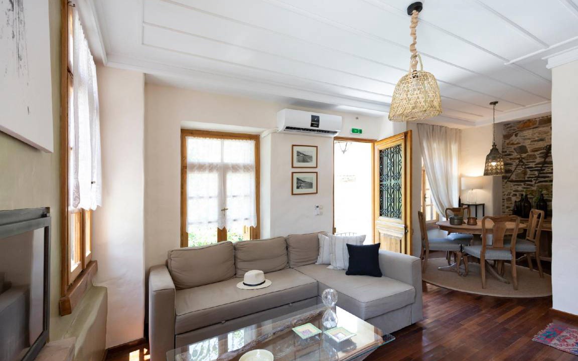 Photo of Livingroom in Agios Konstantinos
