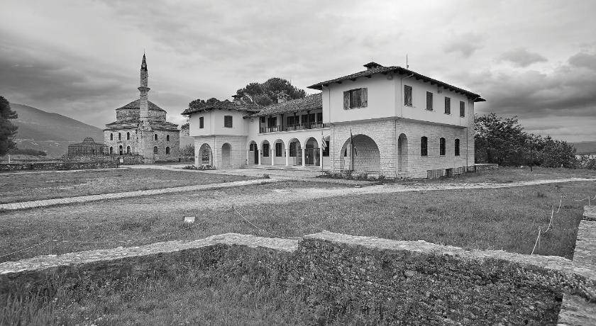 Photo of Buildings in Ioannina Town Centre