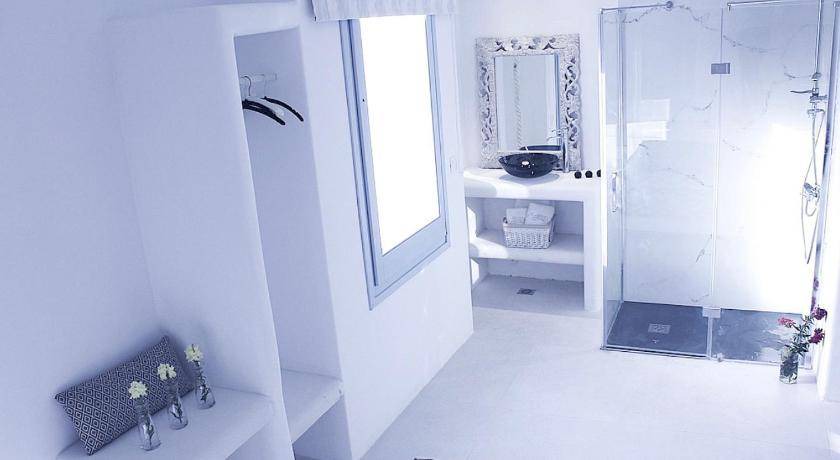Photo of Bathroom in Katapola