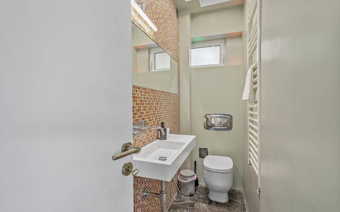 Photo of Bathroom in Alimos