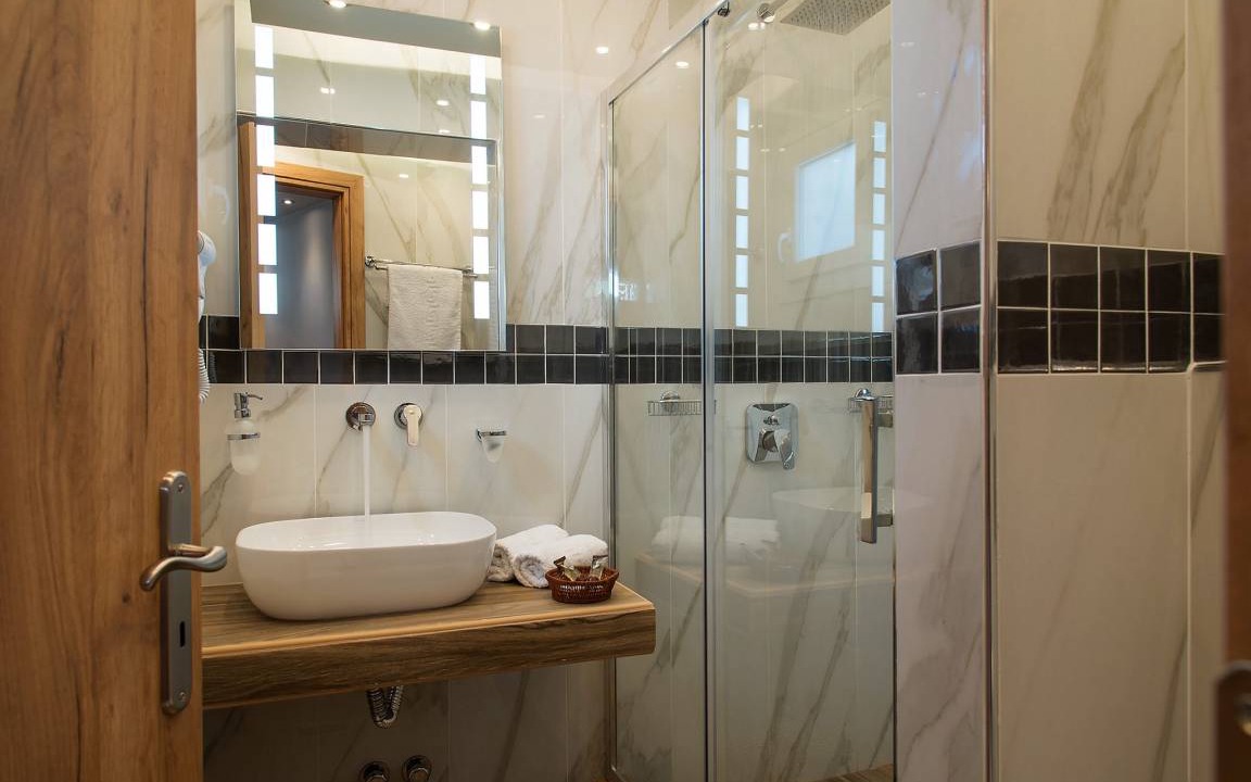 Photo of Others in Adamas